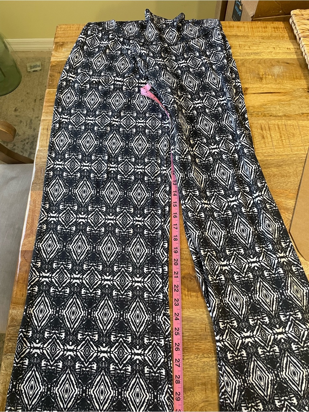 Black & White Geometric Print Casual Pants